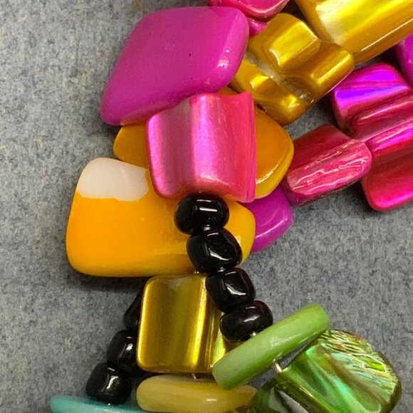 Rainbow MOP Shell Bracelet 7 In Memory Wire Multicolor Pride Black Mermaid Glam - Picture 7 of 7